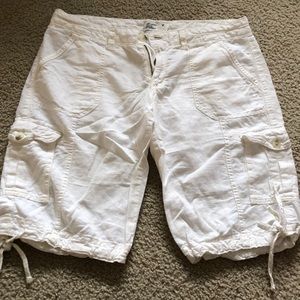AE white capris size 6